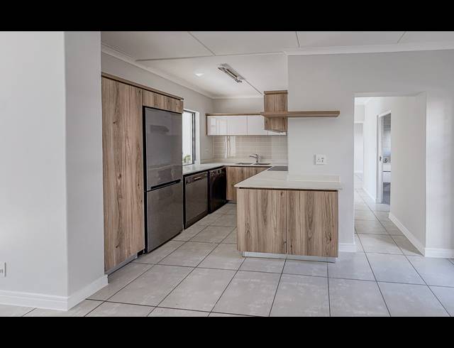 3 BEDROOM APARTMENT TO LET IN BALLITO CENTRAL
